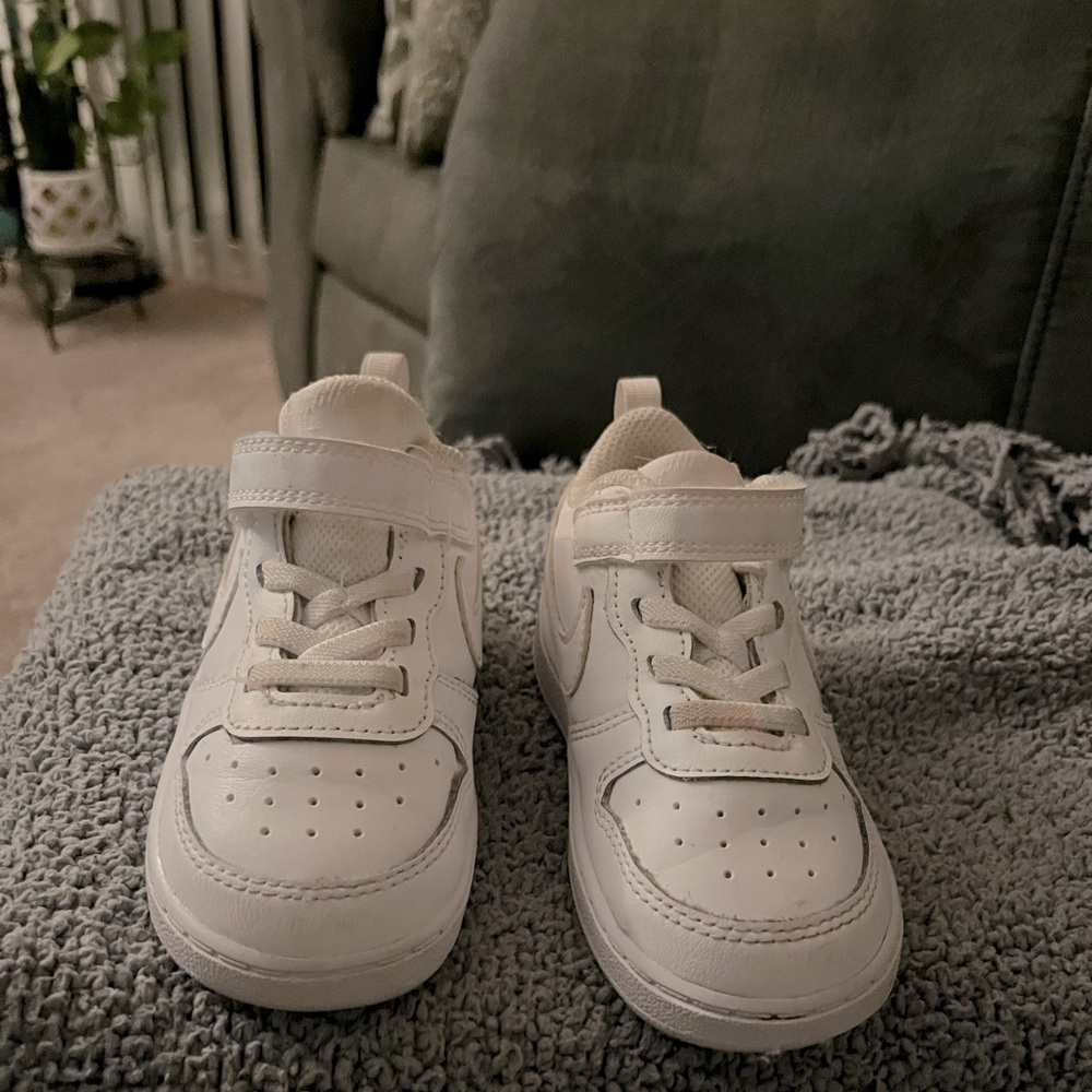 Kids Nike Court size 8c